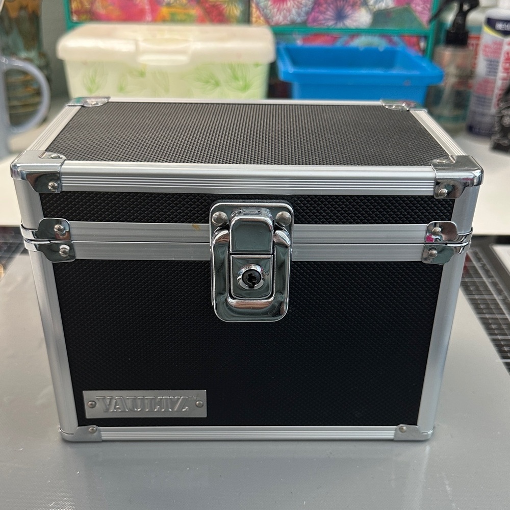 Vaultz 4x6 index card holder
